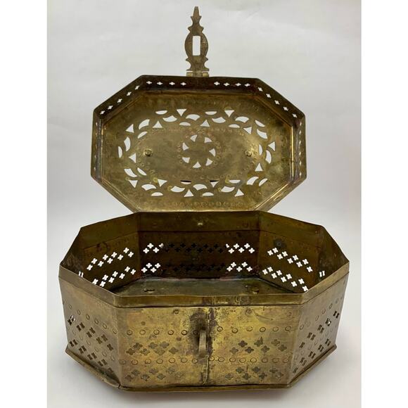 Vintage Pierced Brass Octagon Cricket Box Decor Storage - Picture 7 of 14